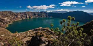 Laguna Quilotoa. Caldera llena de agua. Cotopaxi, Andes. Ecuador. Cotopaxi, Andes. Ecuador