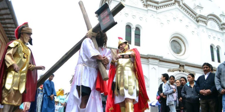 Procesión - Semana Santa. Cuenca, Ecuador