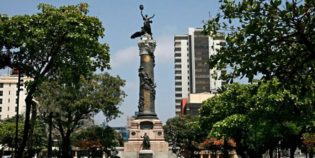 Plaza del Centenario. Guayaquil. Ecuador