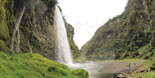 Condor-Machay Waterfall. Rumipamba. Pichincha. Andes. Ecuador