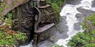 Devils Cauldron Waterfall, Banos de Agua Santa, Tungurahua volcano. Andes. Ecuador